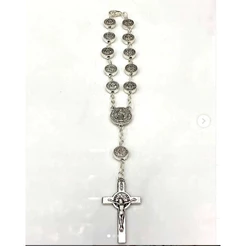 Terço Dezena de São Bento de metal com fecho para carro.