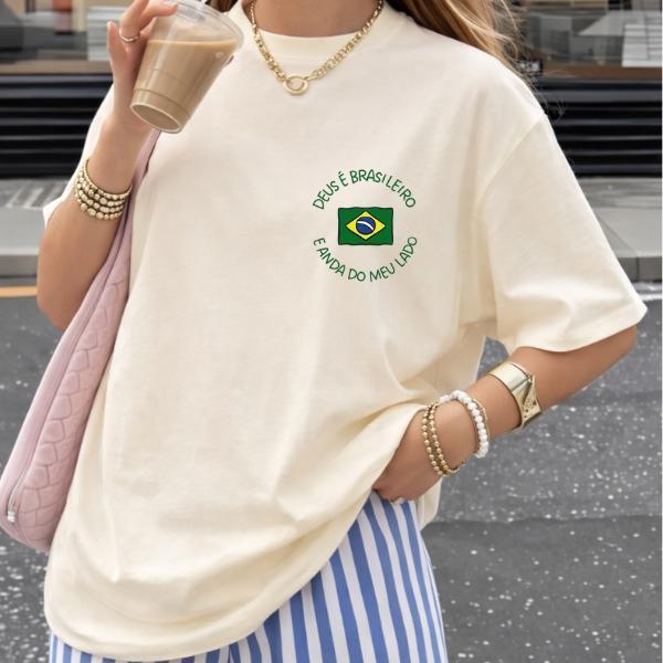 Camiseta T Shirt Feminina Estampada Deus é Brasileiro 100% Algodão Básica Estilosa Minimalista
