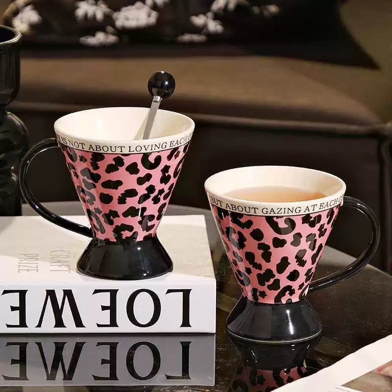 Caneca criativa com estampa de leopardo rosa, de alto valor estético, adequada para uso doméstico, chá da tarde, com col