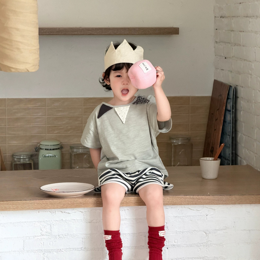 Versão coreana meninos verão gola triangular manga curta camiseta listrado Shorts conjunto de duas peças crianças Loo