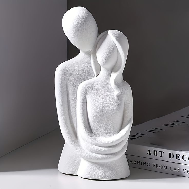 Estatueta Estatua Casal Namorados Abraçados Casa Escritório Enfeite de Sala Decoração para sua casa
