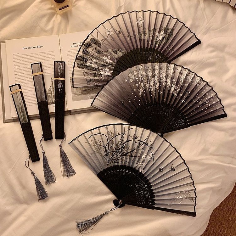 Estilo chinês dobrável pequeno ventilador transportar estilo antigo acessórios de fantasia dança preto ventilador dobráv
