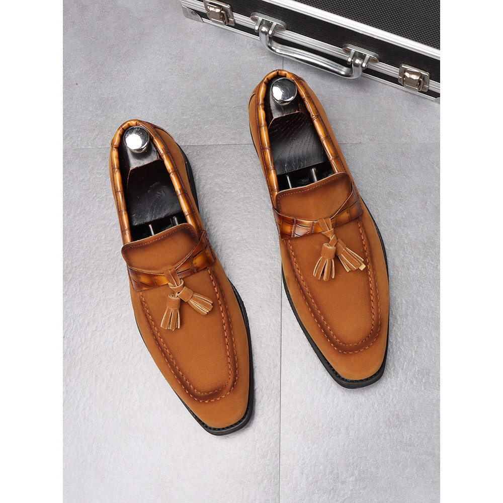 Sapatos de couro de borla masculino dedo do pé quadrado versão coreana na moda Pedal de aumento interno sapatos masculin
