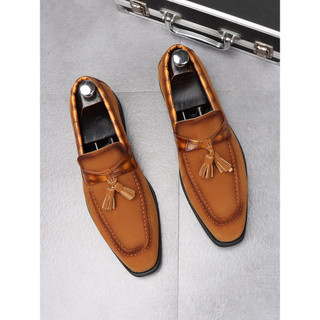 Sapatos de couro de borla masculino dedo do pé quadrado versão coreana na moda Pedal de aumento interno sapatos masculin