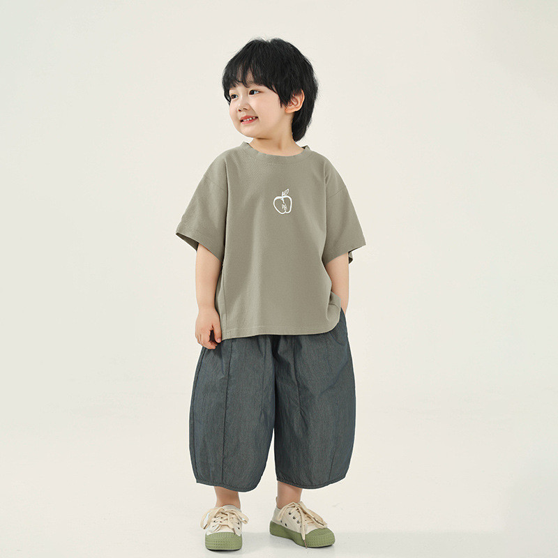 Verão novo estilo meninos camiseta de manga curta versão coreana solto topo pequeno médio crianças estilo fino respiráve