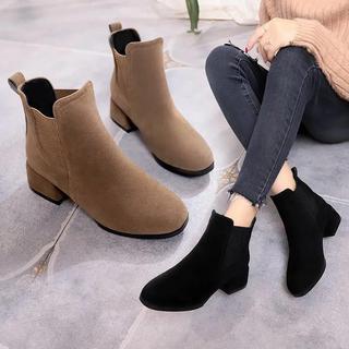 Wenzhou botas curtas foscas femininas de salto médio 2026 novo estilo salto grosso dedo do pé redondo botas da moda Chel
