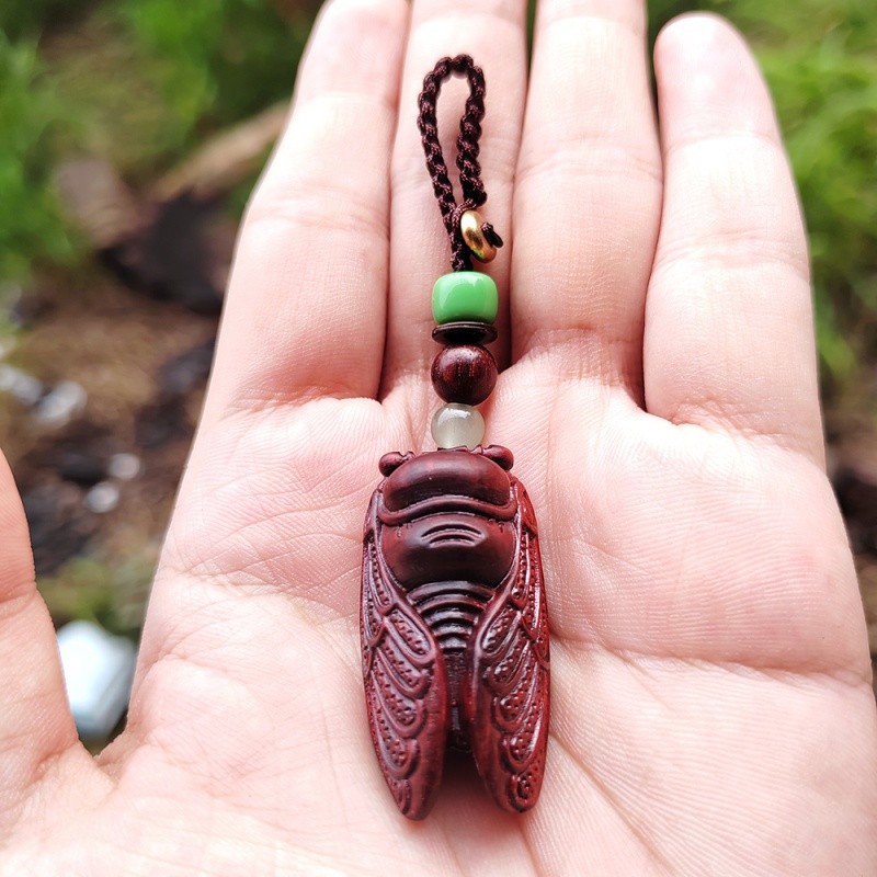 Estilo chinês Wenwan vermelho sândalo escultura cigarra DIY chaveiro de madeira Blockbuster pingente artesanato de madei