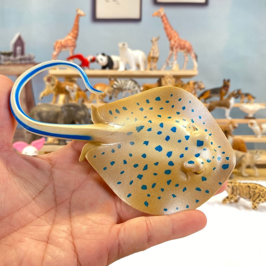 Modelo de brinquedo de peixe raio-pintado-azul Safari, ornamento de animal marinho, simulação de peixe para aquário, pei