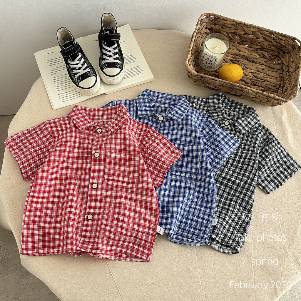 2026 verão novo estilo crianças camiseta de manga curta pequeno médio crianças meninos solto Retro xadrez camisa topo