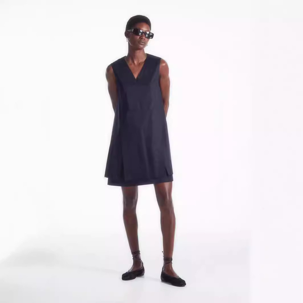 OBEY 2025New Spring and Summer Women's Clothing Standards V Collared sleeveless commuter fashion blue A Pleated dress