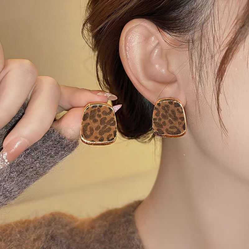 Outono inverno novo estilo leopardo impressão brincos quadrados moda elegante luz luxo Retro High-End brincos reunindo b