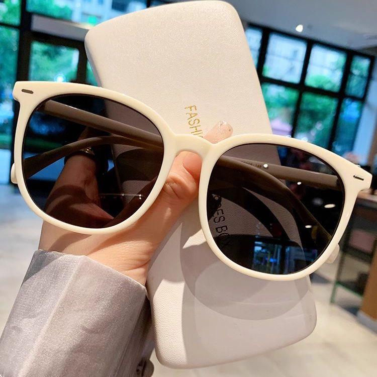 2025 óculos de sol de verão feminino High-End sentir grande rosto protetor solar redondo quadro branco óculos de sol Ant