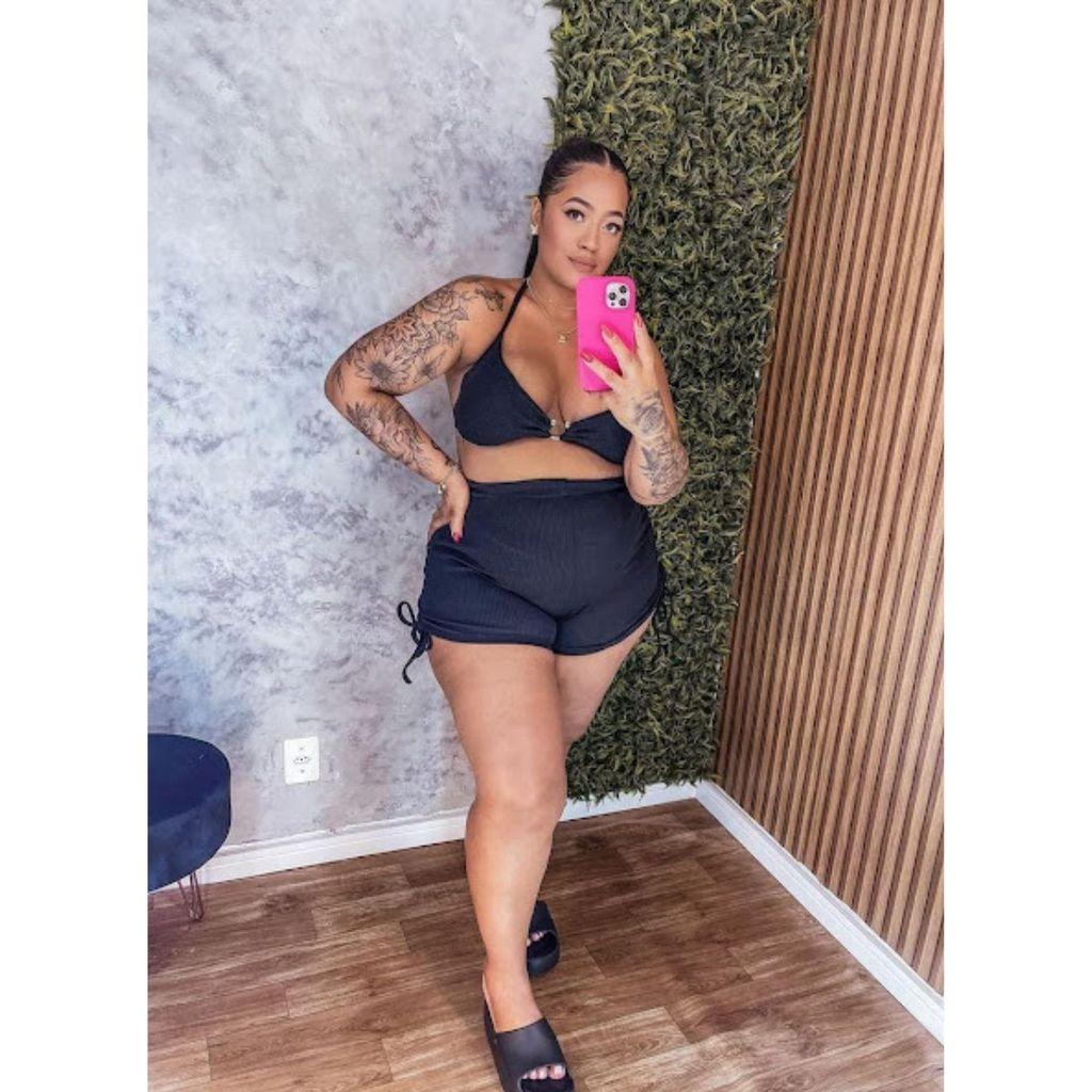 Biquini + Short Canelado Vermelho Rubi com Top Halter e Tanga Asa Delta com Argola Dourada e Short