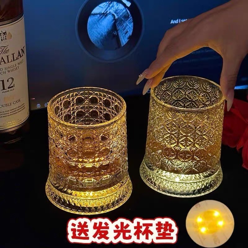 Copo de vinho giratório de uísque, vidro giratório luminoso, influenciador, luz de luxo, vidro em relevo, copo de vinho 