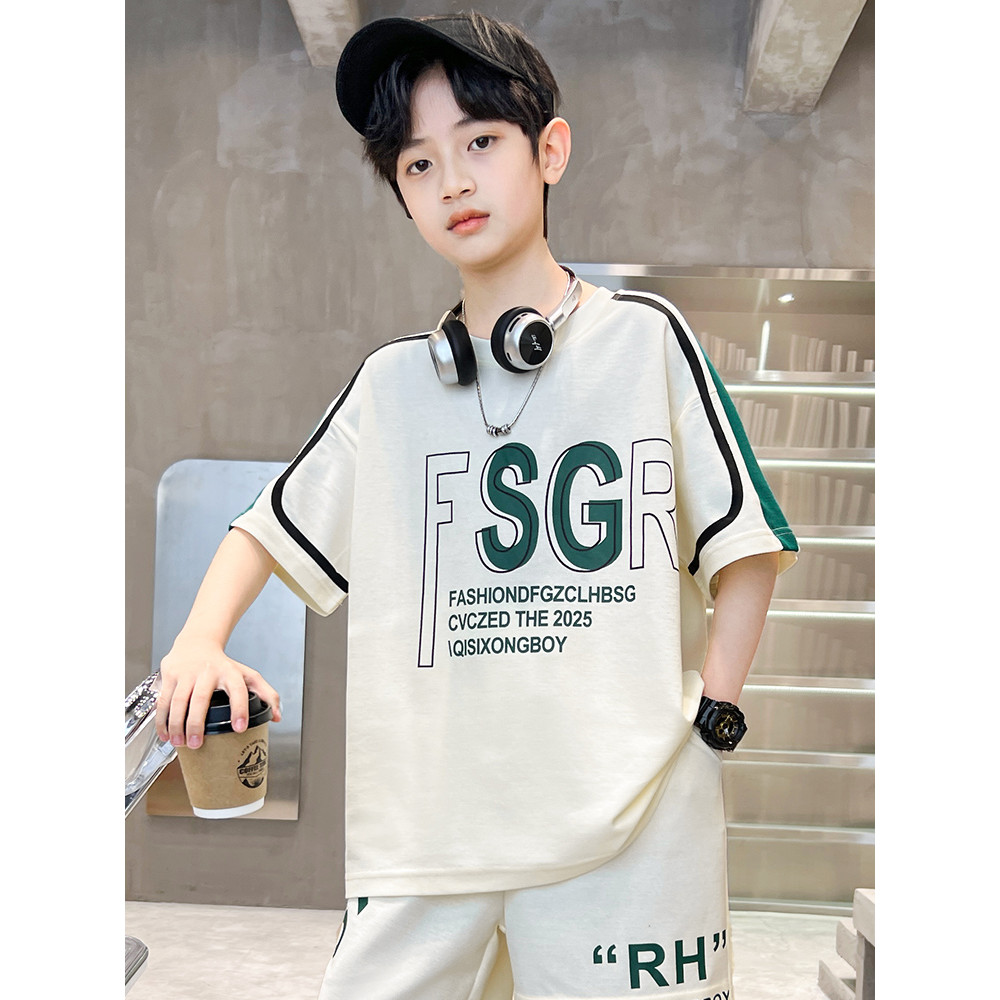 Meninos verão camiseta de manga curta 2026 novo estilo médio grande crianças bonito estilo ocidental meninos verão fino 