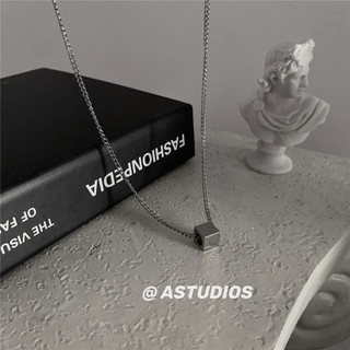Minimalista ins Metal pequeno quadrado pingente longo colar masculino feminino na moda cubo colar único nacional na moda