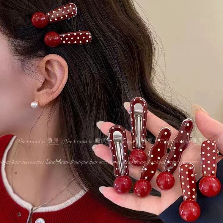 【Envio 24 horas】presilha de cabelo de franja de bolinhas elegantes 2026 novo modelo presilha de pato de cor vermelha vin