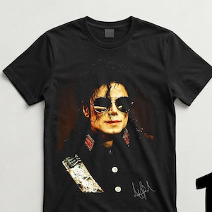 Camiseta Unissex Oversized Plus Size Feminina Masculina Estampa Michael Jackson Óculos Escuros Assinatura  Streetwear