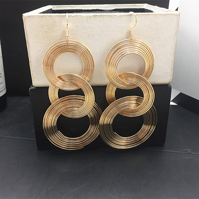 2023 novo estilo na moda personalidade Metal brincos longos europeu americano exagerado Retro grande círculo influenciad