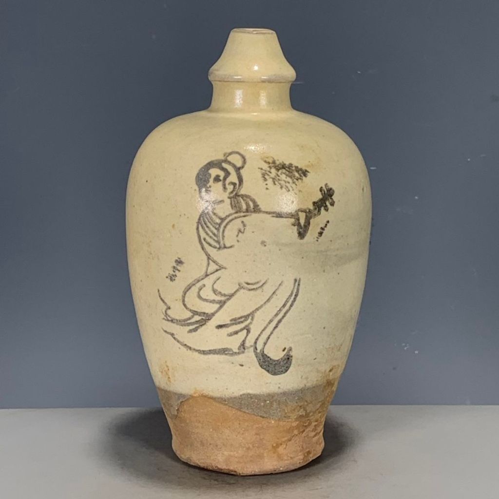 Porcelana antiga forno antigo porcelana pneu antigo esmalte branco flor ameixa garrafa pequena recompensa garrafa antiga