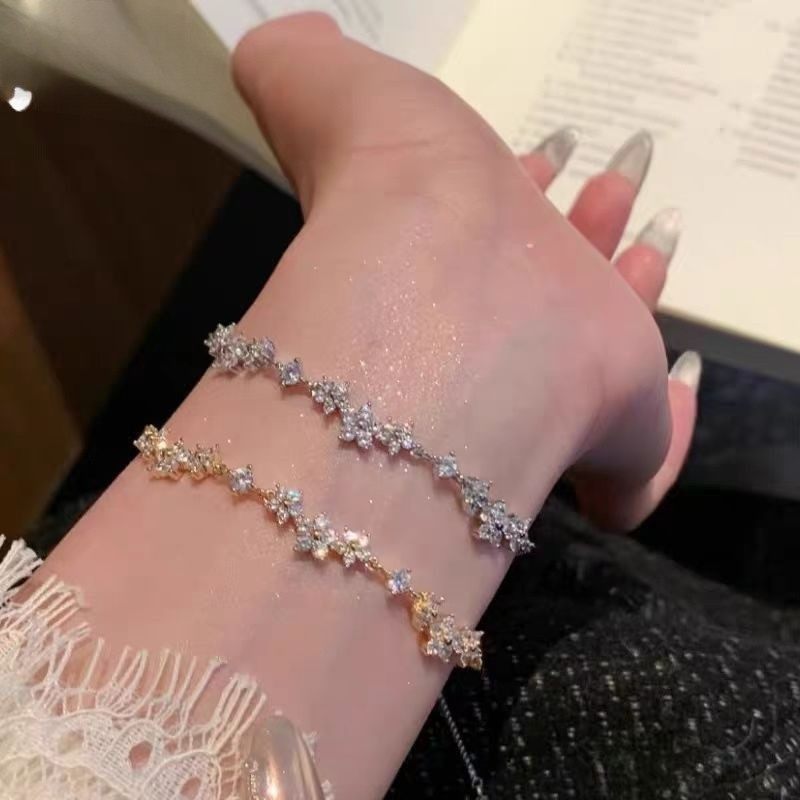 Pulseira Benge de Corda Trançada com Pingente de Diamante Flor de Cerejeira Brilhante, Estilo Vintage Y2K, Joia Estética — imagem 2 de 2