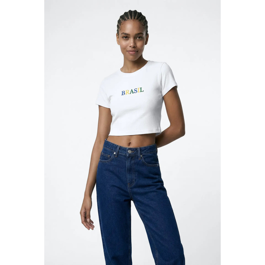 CAMISETA  FEMININA CROPPED COM BORDADO DROP BRASIL -  HERING
