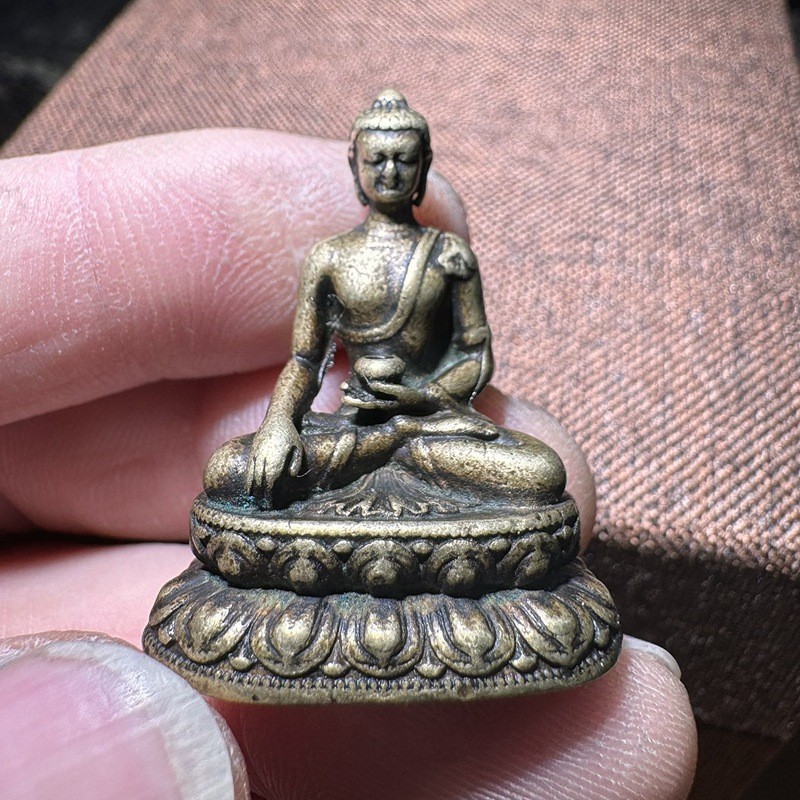 Escultura em Bronze antigo pequena estátua de buda portátil bolso Polegada buda medicina mestre estátua de buda Mini bud