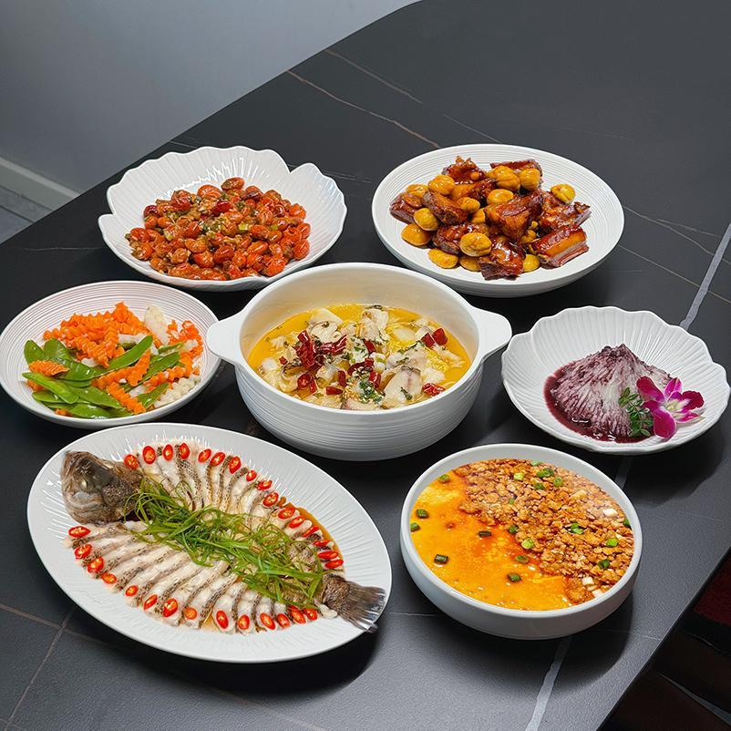 Talheres brancos Prato de peixe Prato de peixe cozido no vapor doméstico Prato de vegetais High-End Sense 2025 Novo esti