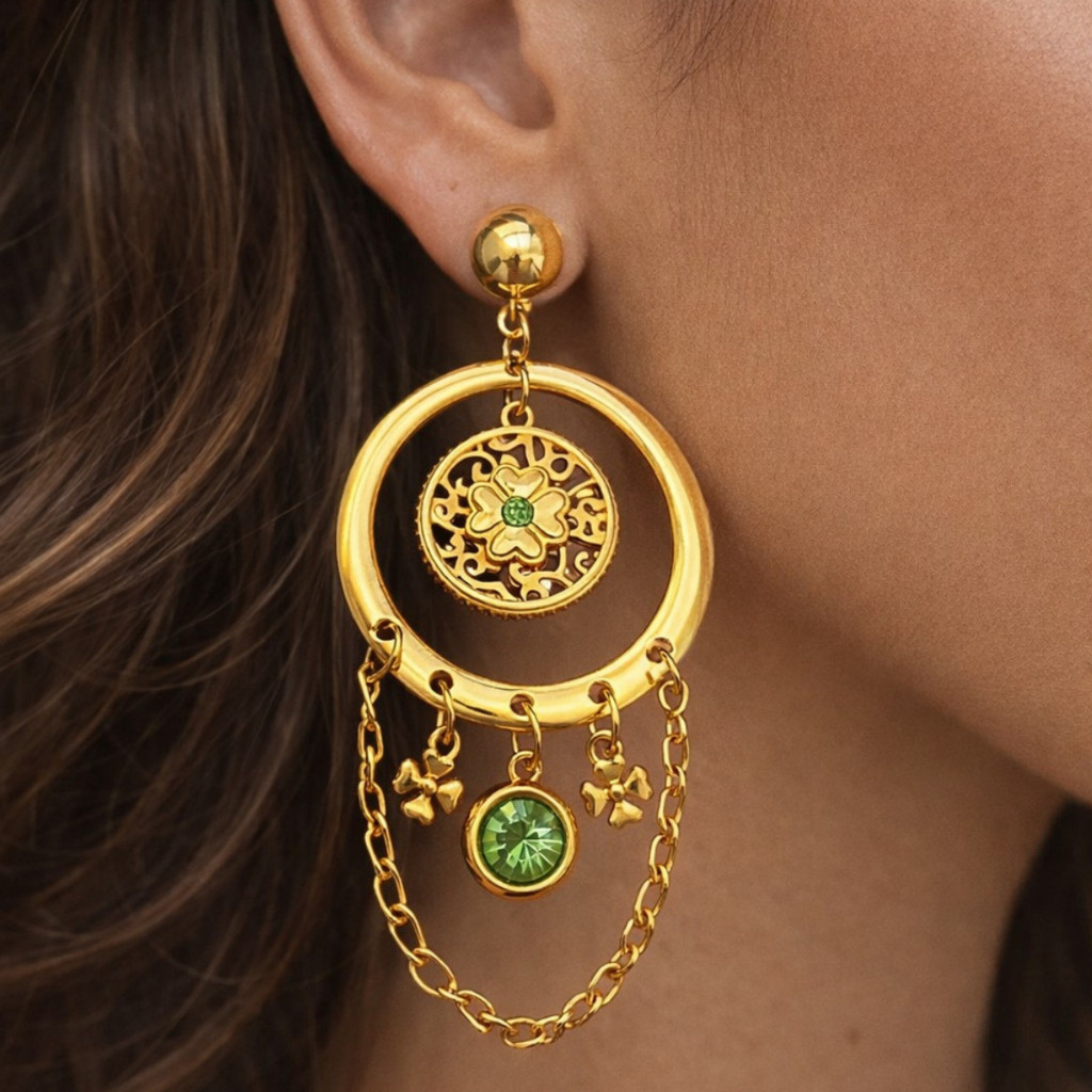 Brinco Grande Feminino Trevo de 4 Folhas Verde Banhado a Ouro 18K Strass e Corrente