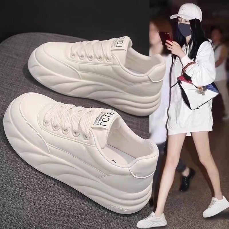 Sapatos brancos de pão aumentados de sola grossa femininos 2024 primavera All-Match luz transporte de lazer de sola maci