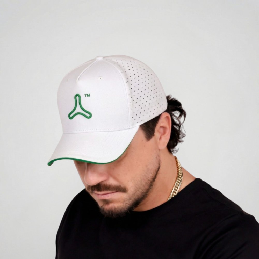 Boné Snapback Aba Curva Furo à Laser Branco - verde Boné Snapback Aba Curva Furo à Laser - Branco cm Vermelho
