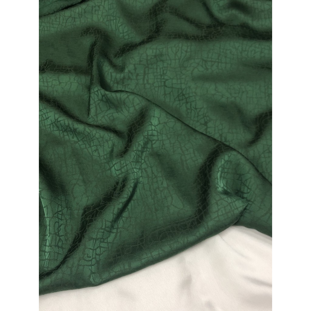 Verão estilo fino verde escuro rachado brilhante cetim roupas tecido Retro Drape saia camisa Design tecido