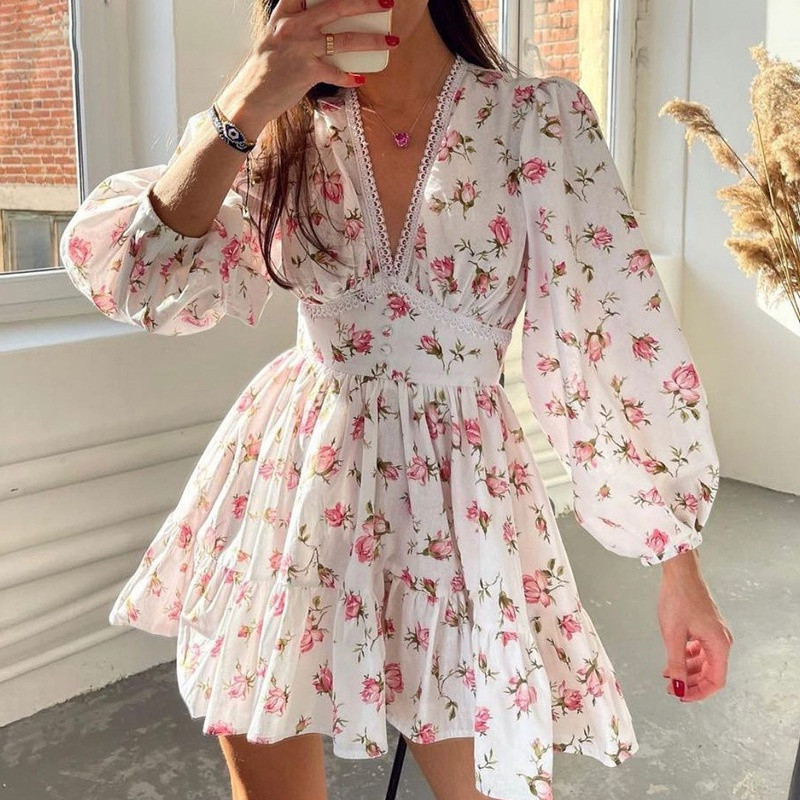 Novo Estilo de Vestido Curto Feminino com Estampa e Renda, Decote em V, Estilo Doce e Elegante QU7B