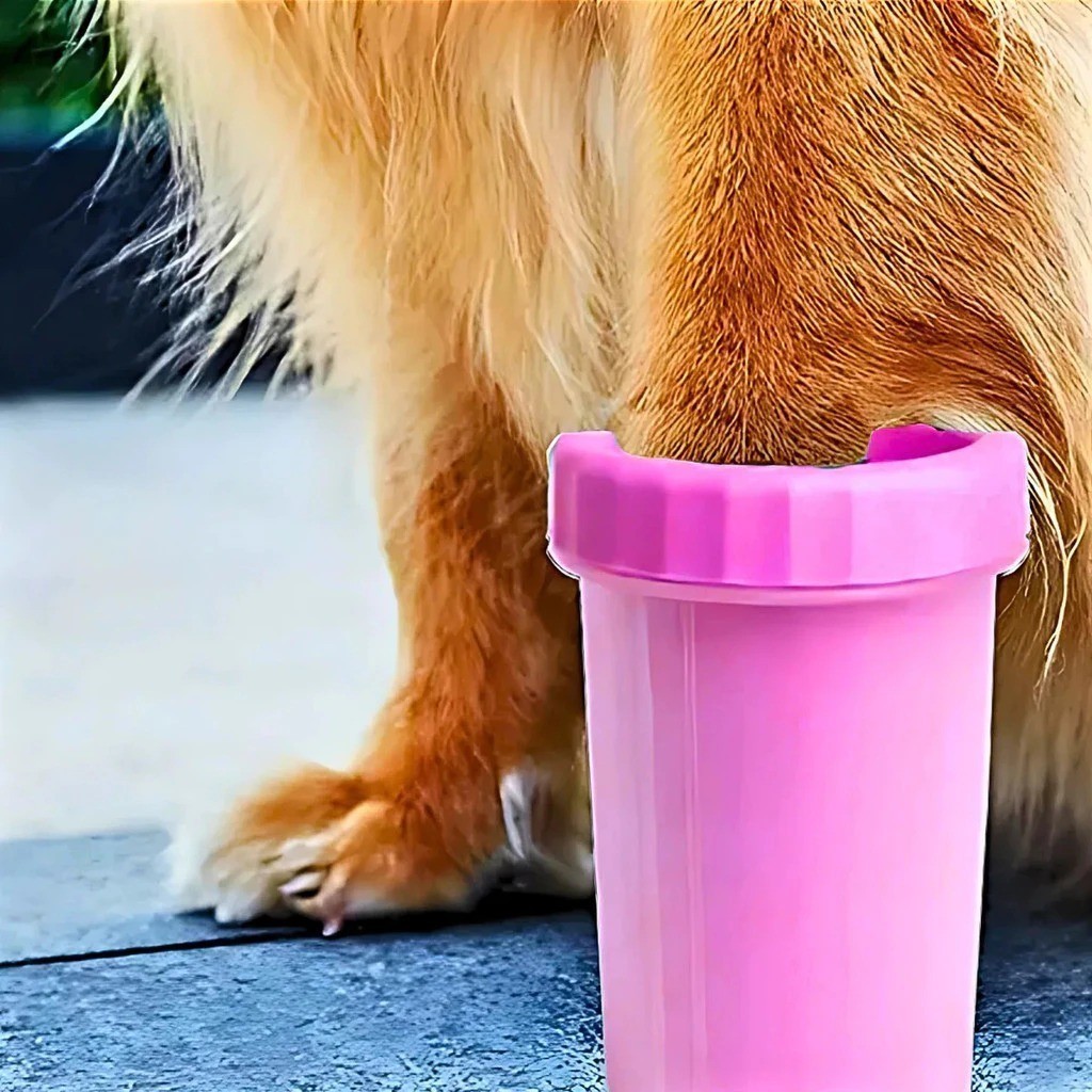 Copo limpa patas pet silicone escova balde remover sujeira passeio cachorro gato higienizar achadinho