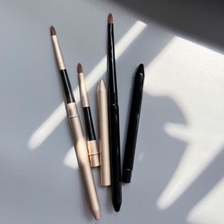 Pedido externo Bons produtos Escova multifuncional de crina grossa e delicada!Snap Lip Brush Deitado Silkworm Brush Eye 