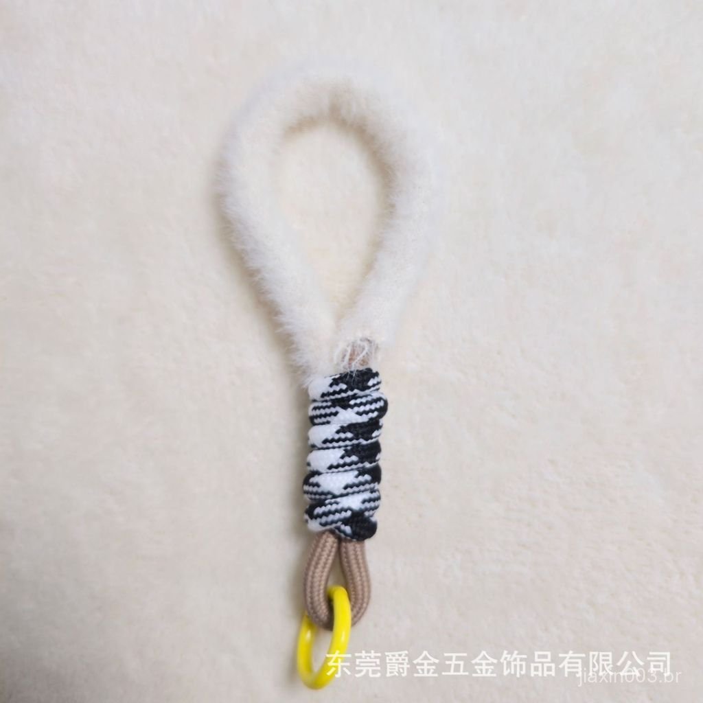 Capa de Telefone de Pelúcia Colorida e Moderna com Cordão, Cordão de Mão Peludo, Chaveiro, Alça de Pulso Curta Portátil