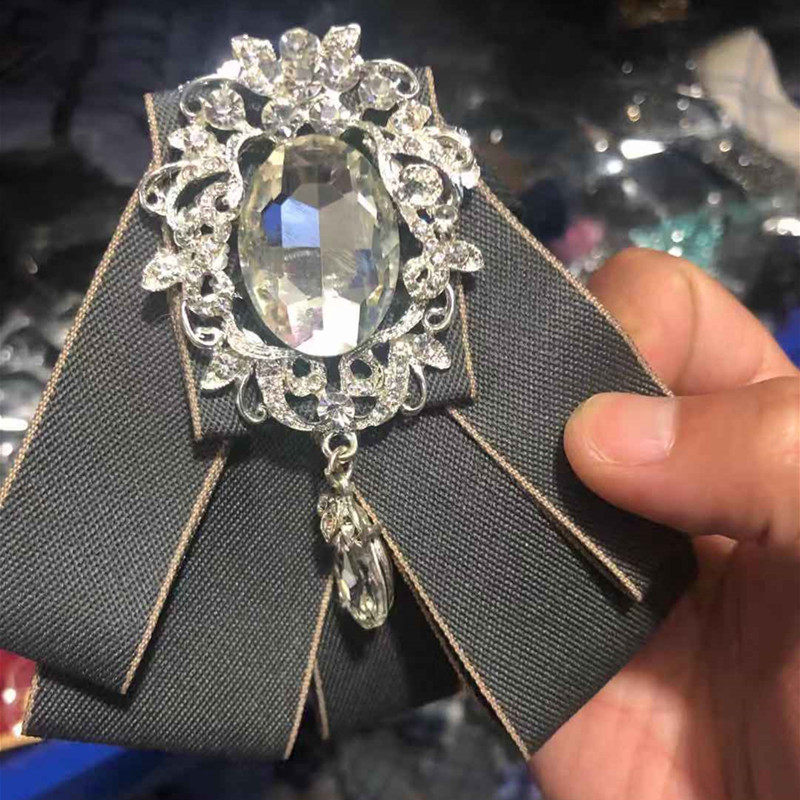 Novo estilo strass gravata borboleta Retro britânico estilo Preppy gravata borboleta colar de diamante flor unissex cami
