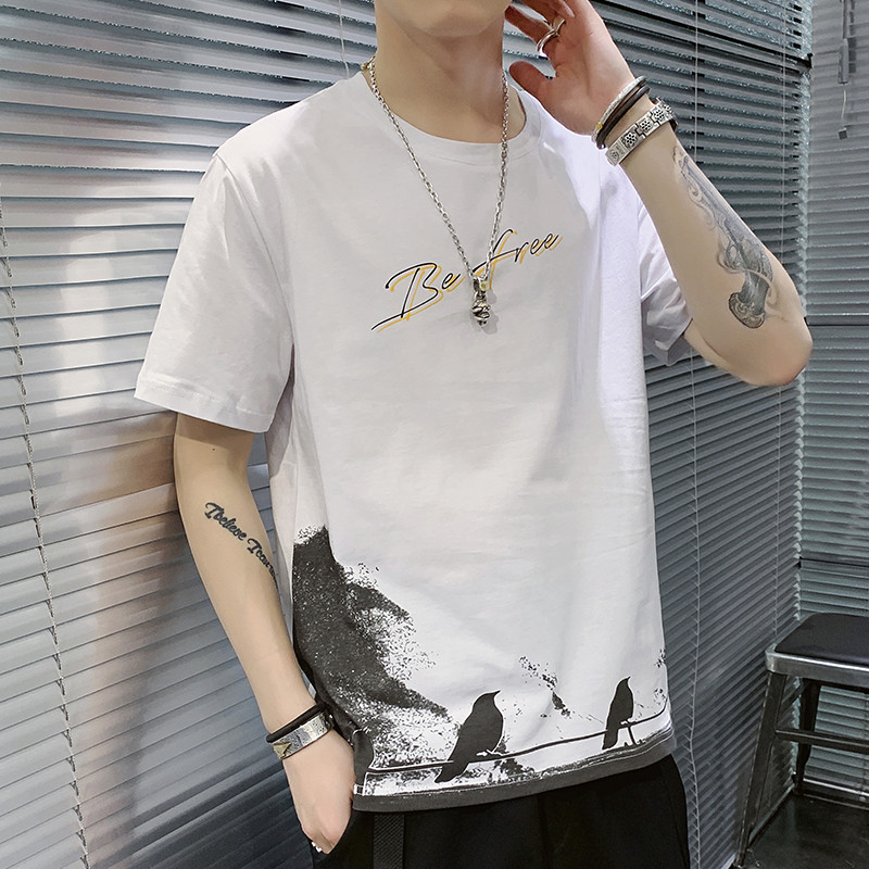 Verão de manga curta camiseta masculina versão coreana na moda solta única moda na moda camiseta masculina meia manga ir