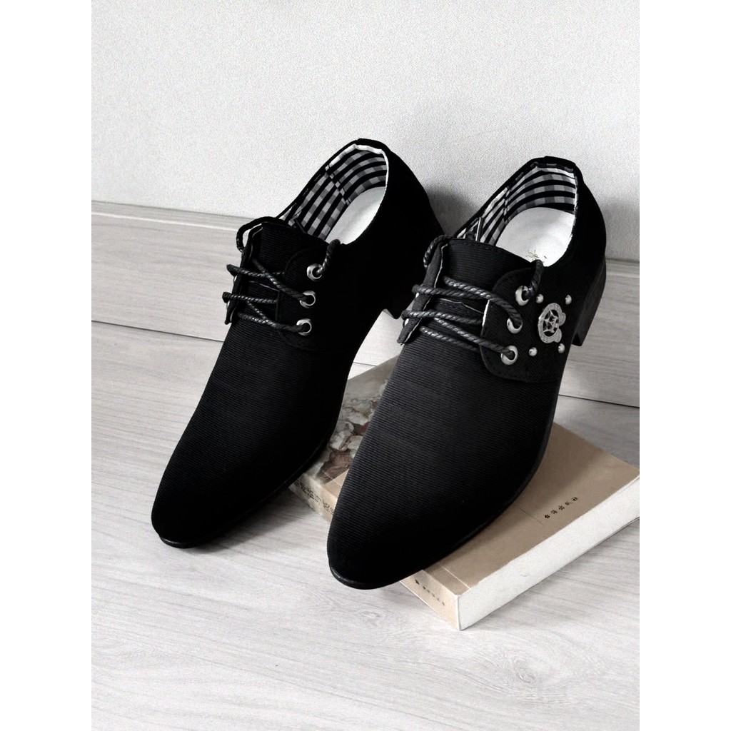 Novos sapatos de couro da moda masculinos negócios britânicos sapatos casuais juventude de salto baixo apontou Toe versã