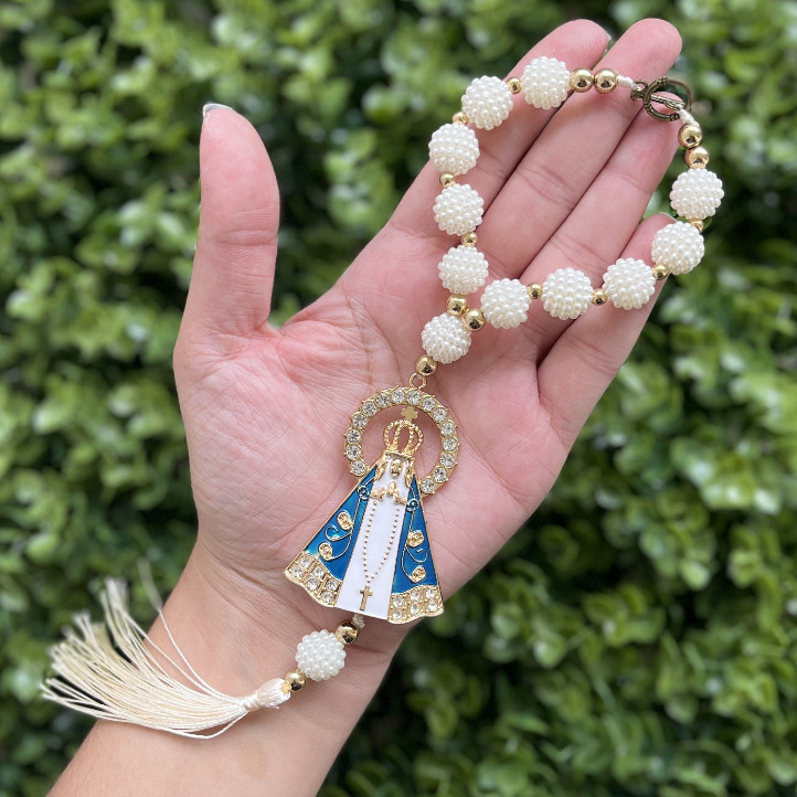 Terço Dezena Nossa Senhora Aparecida Branco Tassel Retrovisor de Carro com strass