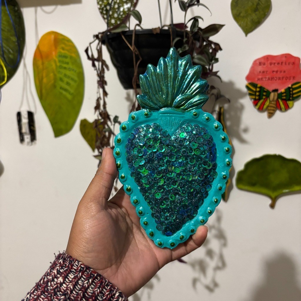 Coração Mexicano Turquesa com Lantejoulas– Sagrado Coração Artesanal Decorativo para Parede