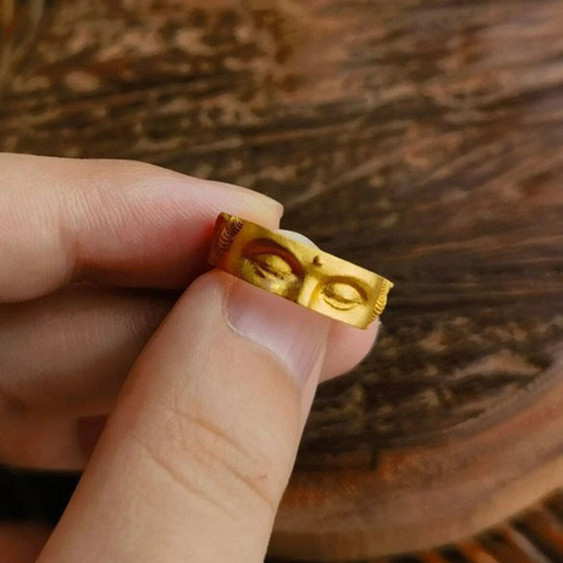 Novo Anel de Buda para Homens, Moderno e Versátil, Anel Polido Dourado, Design Exclusivo, Anel de Dedo Indicador com Gra