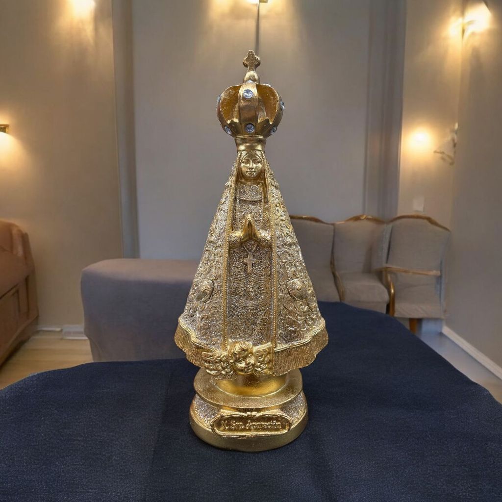Imagem Nossa Senhora Aparecida 42 cm com Dourada com Glitter Detalhes dos Peixes no Manto Resina Importada Pintura