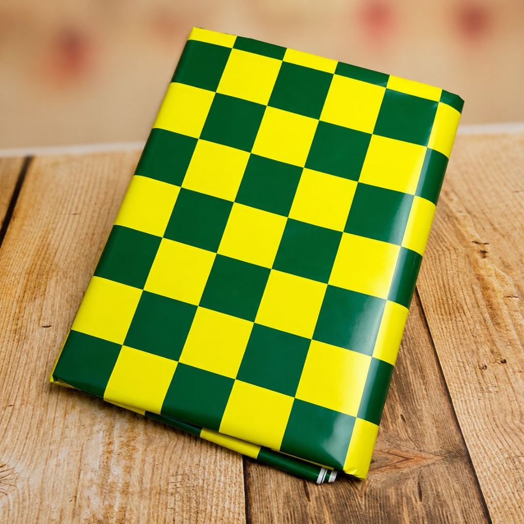 10~30 TOALHA PLÁSTICA 78X78 XADREZ VERDE E AMARELA BRASIL COPA (CHOCO) — imagem 2 de 2
