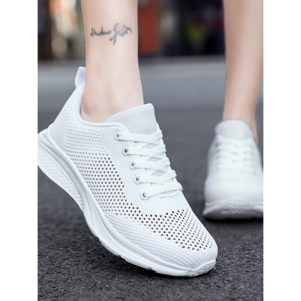 Verão oco sapatos femininos leve sola macia sapatos casuais malha respirável sapatos brancos sapatos esportivos Anti-des