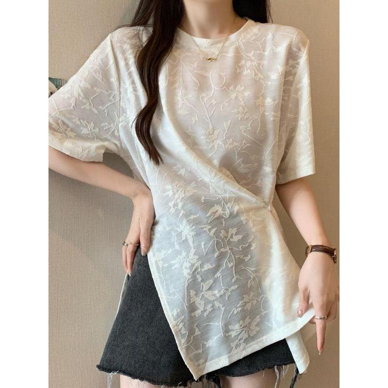 Tamanho grande Jacquard Design Diagonal botão Split manga curta camiseta feminina 2025 verão novo estilo capa solta carn
