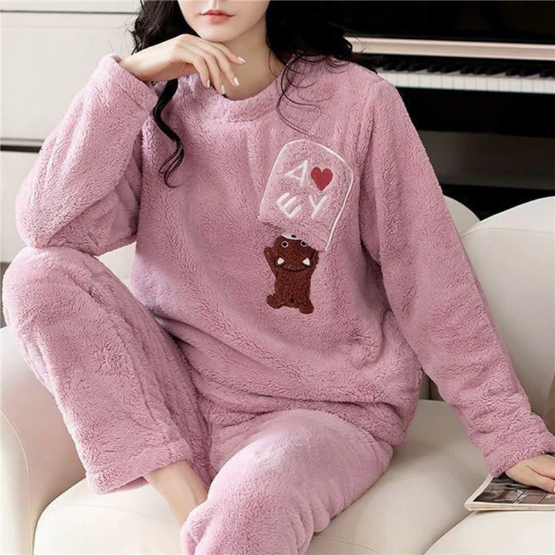12 estilos de pijamas de flanela estampados em tamanhos grandes, conjunto de pijama de veludo feminino fofo para dormir — imagem 1