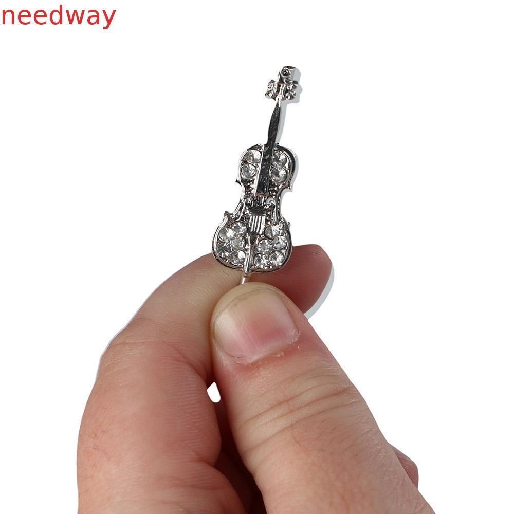 NEEDWAYB Feminino Broche Acessórios De Roupas Camisola Casaco Colarinho Pino Sax Trombone Guitarra Luxo Sentido Estilo C