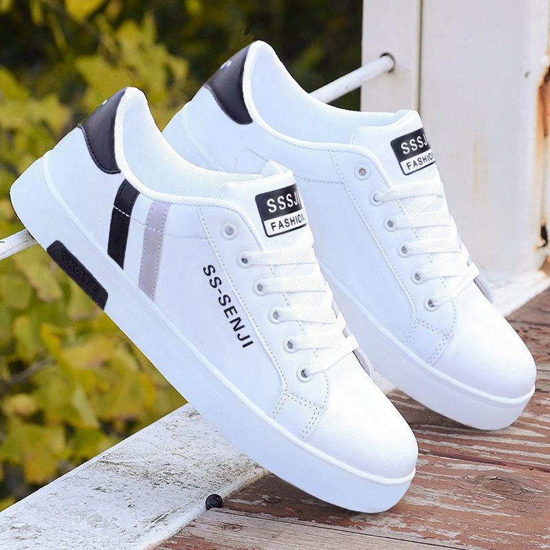 Sapatos masculinos de verão 2026 novo estilo versão coreana All-Match sapatos brancos estudante sapatos planos masculino