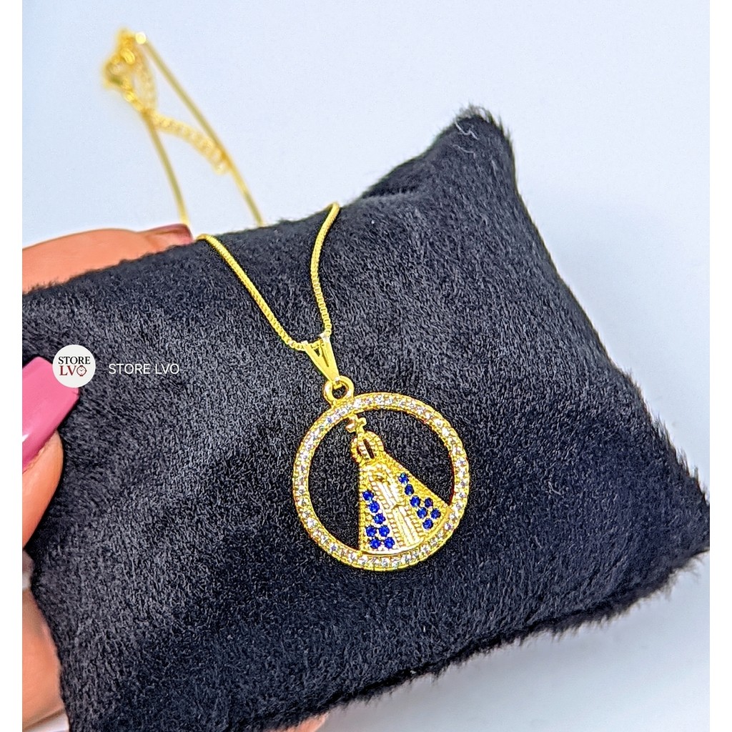 Colar Feminina com Pingente  Nossa Senhora Aparecida Redonda Cravezado Zirconias Folheado a Ouro corrente Veneziana